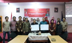 Penandatanganan Perjanjian Kerja Sama di ruang Video Conference FH Unhas, Jumat (21/07/2023).