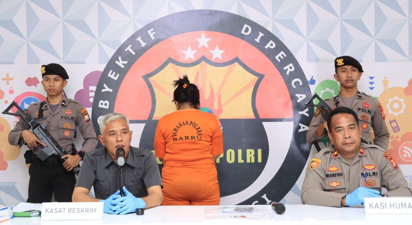 Polisi menangkap mucikari PSK di Barru