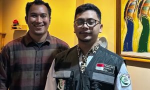 Ketua Umum PB HMI, Bagas Kurniawan Mengenakan Rompi Petugas Haji 2024