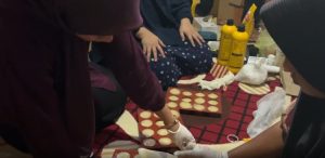 tim Unsulbar juga mendampingi masyarakat dalam meningkatkan nilai tambah minyak nilam.